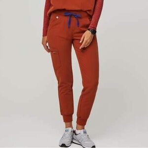 Women’s Figs Zamora Joggers in Auburn, Small Petite